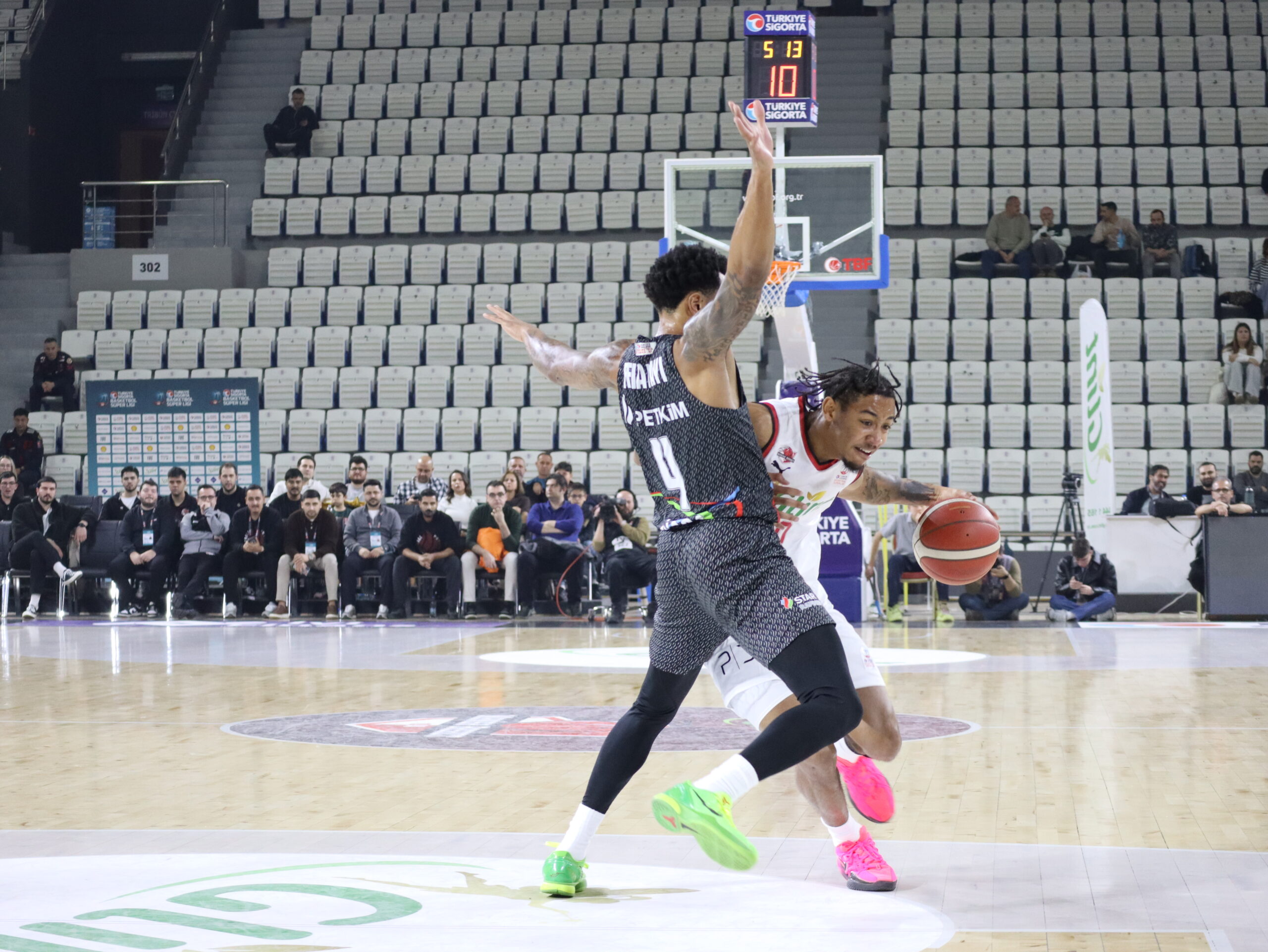 MANİSA BASKET DERBİDE KAYBETTİ