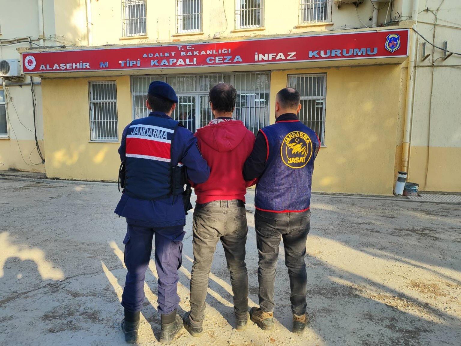 ALAŞEHİR’DE SİLAHLI GASP